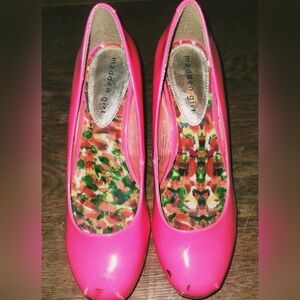 Madden Girl Neon Pink heels Shoes size 8 - flaw Minor Scuffing
